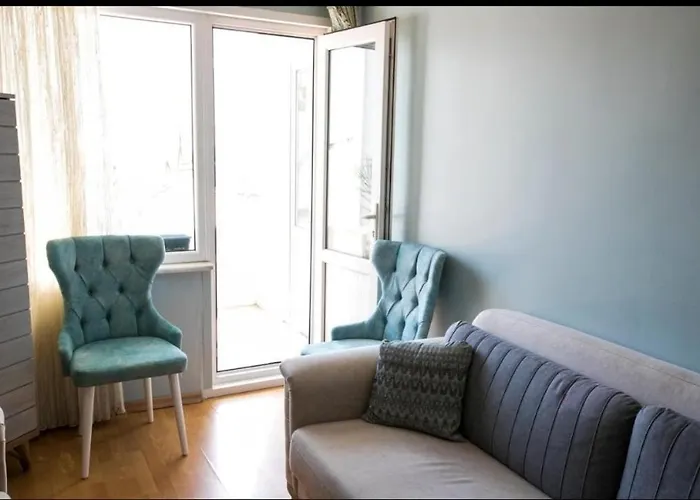 2Br - 1Lr Seaview Family Flat 10 Min Walk To Center
